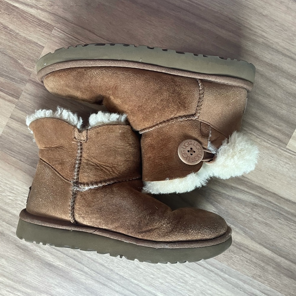 Bailey button Uggs